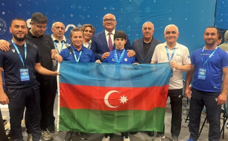 Azərbaycan ağırlıqqaldıranı Avropa birinciliyində 3 medal qazanıb