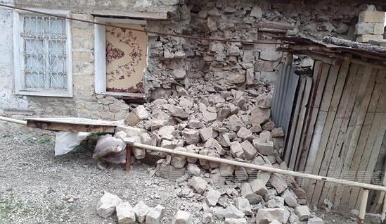 Zəlzələ Ağsuda dağıntılara səbəb olub - FOTO