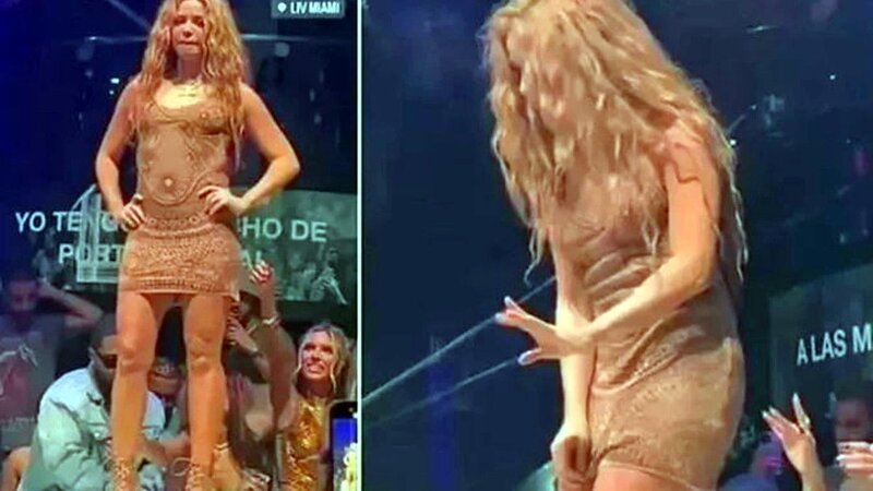 Şakira səhnədə biabır oldu - VİDEO