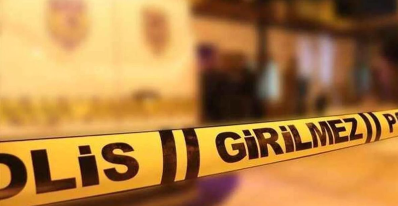 Evdən gələn pis qoxu faciəni üzə çıxardı: Bacısının meyiti ilə günlərlə eyni evdə yaşayıb