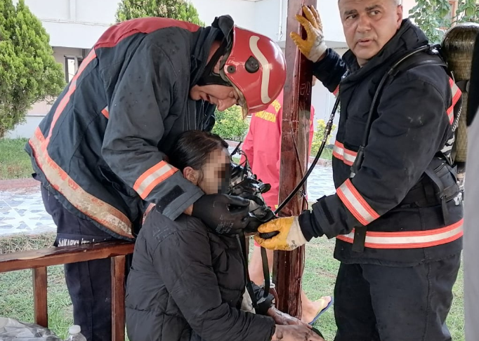 Ata alovlar içində qalan qızını xilas etdi