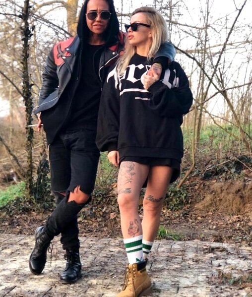 Əməliyyatsız cinsiyyət dəyişdirən Neslihan Doğrusöz sevgilisi ilə qucaqlaşaraq poz verdi