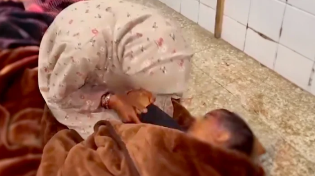 Ana həlak olan övladı ilə layla oxuyaraq VİDALAŞDI - VİDEO+FOTO