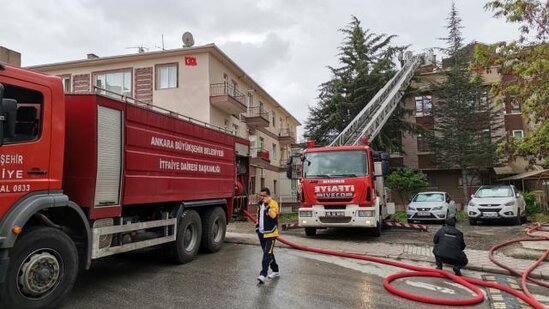 Binanın damında yanğın baş verdi