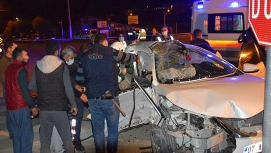 DƏHŞƏTLİ QƏZA: Avtomobil iki yerə bölündü, 3 nəfər öldü