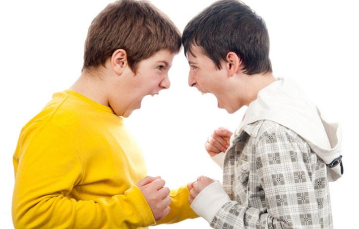 Məktəblilər arasında aqressiya artır — Psixoloq səbəbləri AÇIQLADI