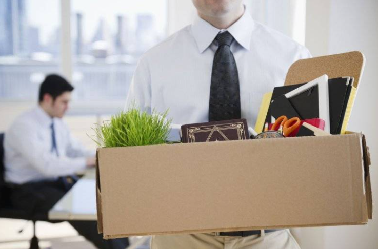 Işdən çıxarılan şəxs hansı hallarda məhkəmə yolu ilə işinə bərpa oluna bilər? - AÇIQLAMA