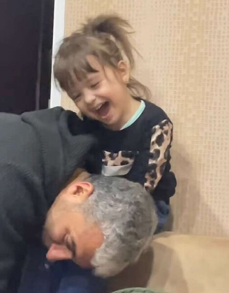 Əməkdar artistin nəvəsi ilə əyləncəli görüntüləri