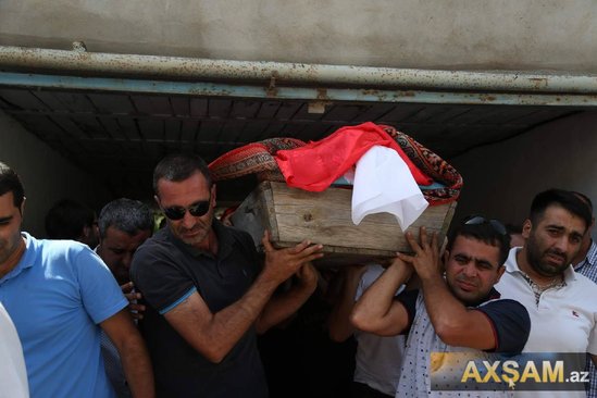 Məşhur meyxanaçımız Bayram Kürdəxanlı son mənzilə belə yola salındı -Dəfndən FOTOLAR