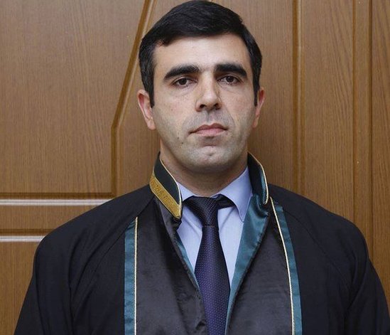 Bakıda ata çarəsizlikdən böyrəyini satır - FOTO