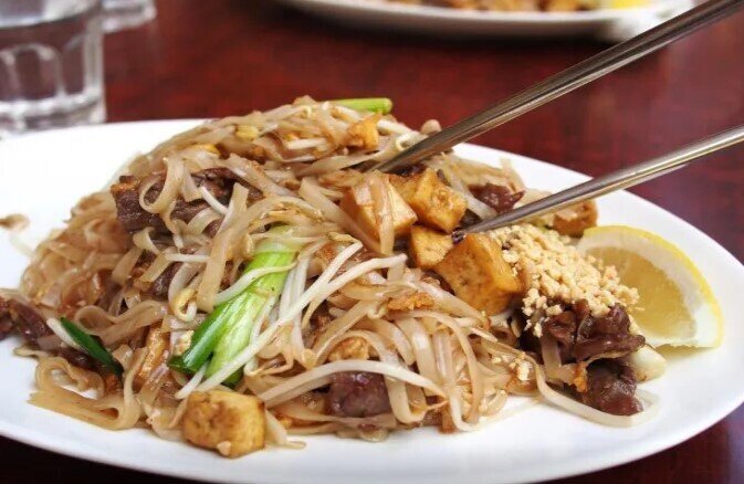 Niyə Asiyada insanlar yeməyi çubuqlarla yeyirlər?