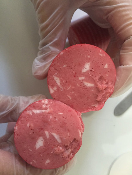 "Vasmoy" bazarında satılan kolbasalarda at əti aşkarlandı - Fotolar