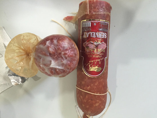 "Vasmoy" bazarında satılan kolbasalarda at əti aşkarlandı - Fotolar