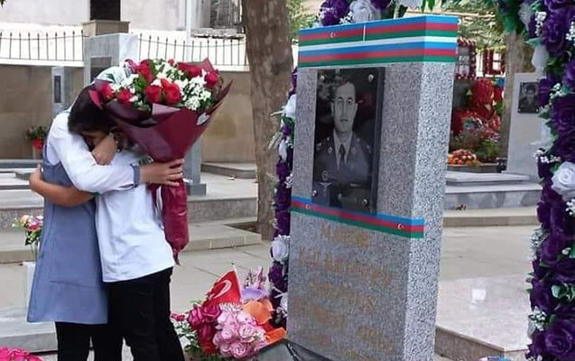 Atasızlığın rəsmi...