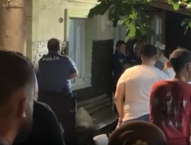 20 yaşlı gənc evdə asılmış vəziyyətdə tapıldı - Atanın fəryadı ürək dağladı