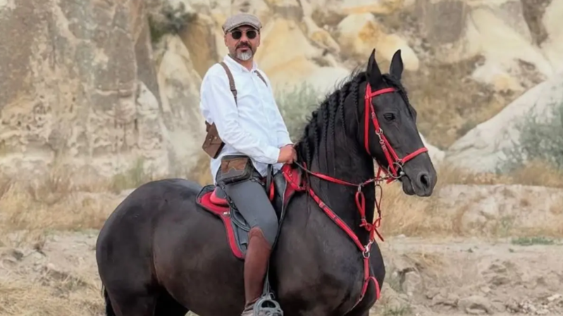 Atla gəzinti zamanı elektrik dirəyinə çarpılan şəxs həyatını itirdi