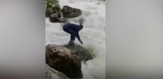 Şəkil çəkdirərkən görün başına nə gəldi - VİDEO