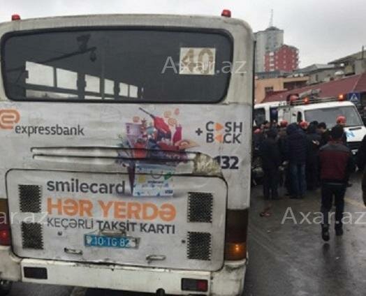 Bakıda dəhşətli qəza: avtobus parklanmış maşınlara çırpıldı, başqa birinin üstündən keçdi - FOTO/Yenilənib