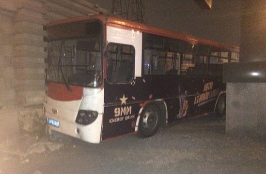 Təcili! Bakıda sərnişin avtobusu qəza törətdi YARALILAR VAR – VİDEO