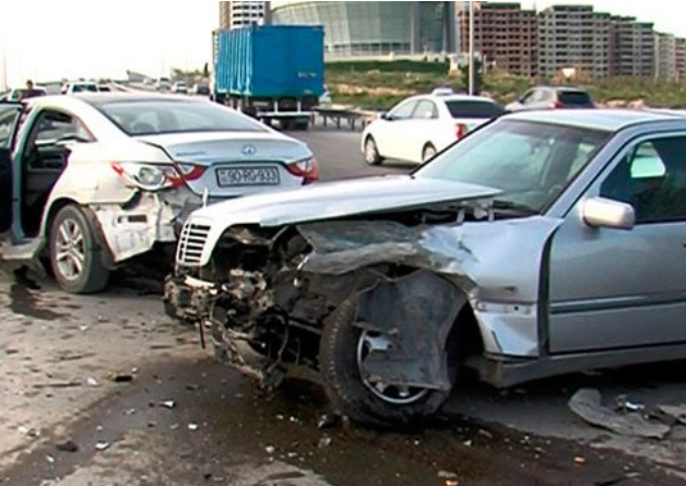 Avtomobil qəzası zamanı tərəflər arasında zərərin ödənilməsi necə tənzimlənir? - AÇIQLAMA