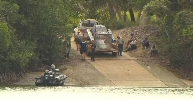 Balıq tutan kişini ailəsinin önündə TİMSAH YEDİ - FOTOLAR