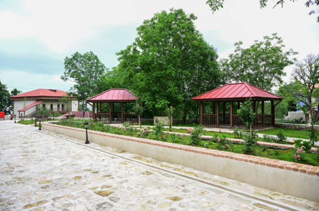 Prezident İlham Əliyev Şuşada "Yasəmən" hotelinin yeni korpusları ilə tanış olub - FOTO