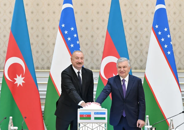 İlham Əliyev və Şavkat Mirziyoyev Azərbaycanın Özbəkistanda həyata keçirdiyi layihələrin açılış və təməlqoyma mərasimində iştirak ediblər - FOTO