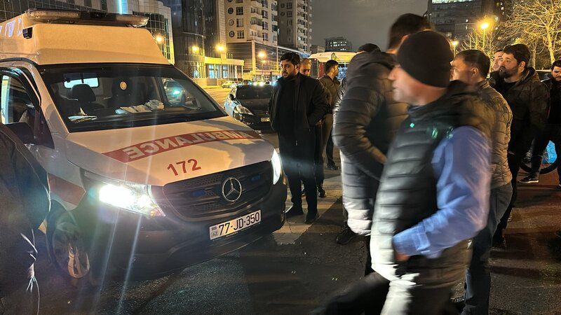 "Bakubus" avtobusu motosikletçini vurdu - Video