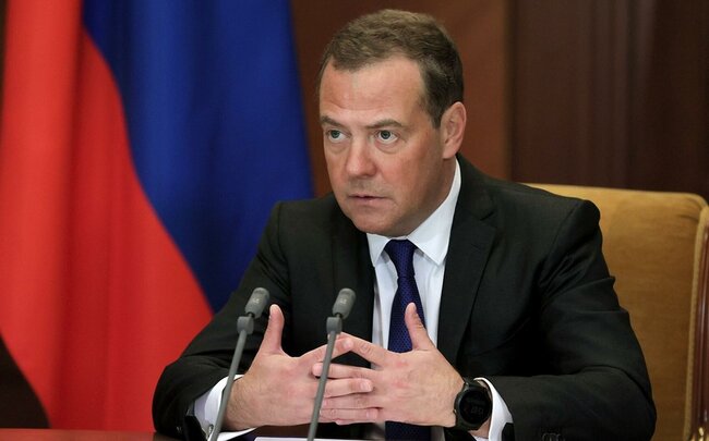 Dmitri Medvedev: Tramp yeni Kennedi ola bilər