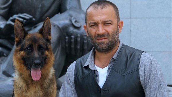 "Arka Sokaklar"ın məşhur aktyorunun heç yerdə görmədiyiniz tələbə qızı - FOTOLAR