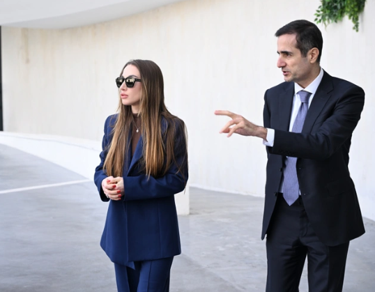 Leyla Əliyeva və Alyona Əliyeva Gəncə Memorial Kompleksini və Milli Qəhrəman Natiq Qasımovun ailəsini ziyarət ediblər