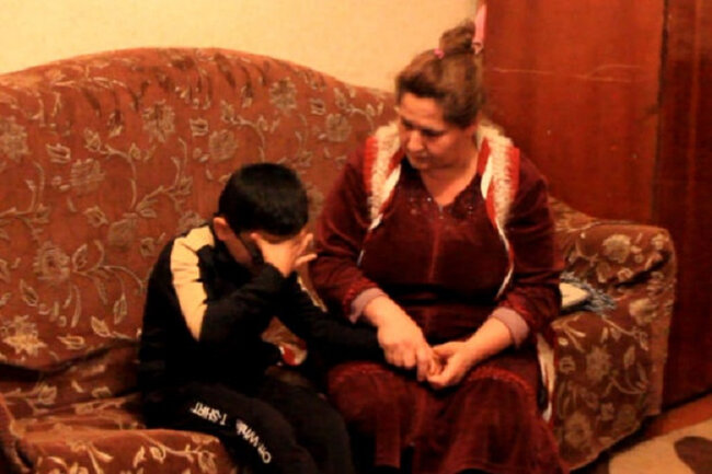 Nənənin nəvəsi üçün yığdığı əməliyyat pulunu görün necə ələ keçirdilər - VİDEO