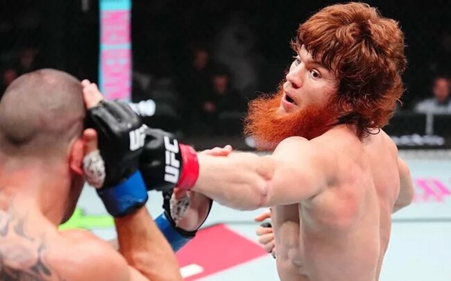 Turnirdə qələbə qazanan UFC döyüşçüsü xəstəxanaya yerləşdirilib