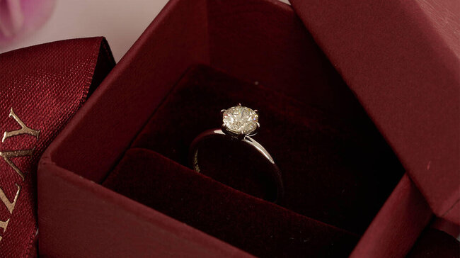 Bulvarda evlilik təklif edən gənci qız belə PƏRT ETDİ - VİDEO