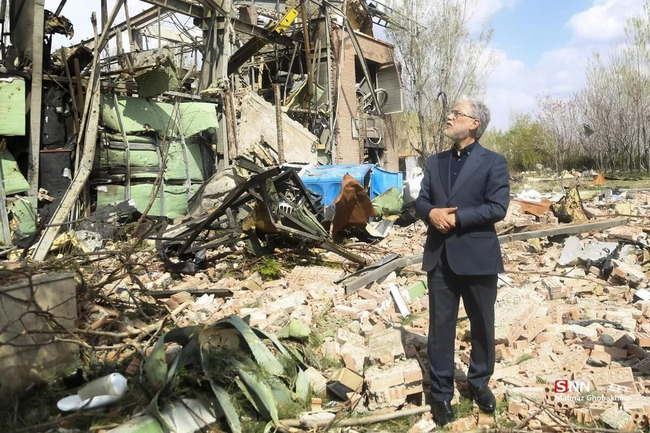 İranda 30-dan çox universitet bombalanıb, 60 tələbə ölüb