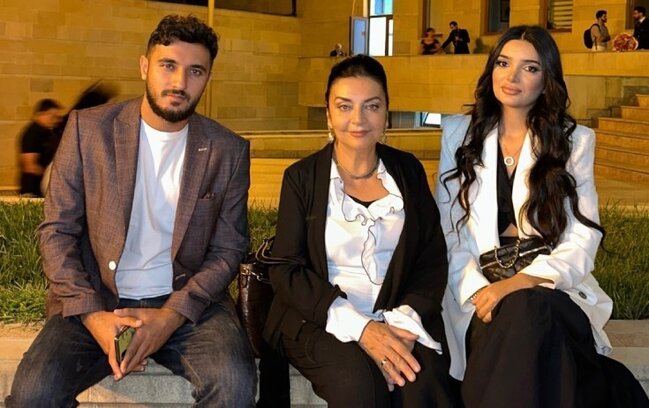 Həmidə Ömərova nənə olacaq