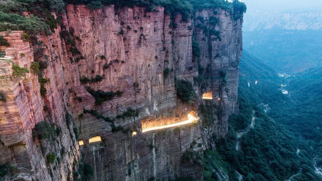 Burdan keçmək cəsarət istəyir - Dünyanın ən təhlükəli yolu (FOTO)