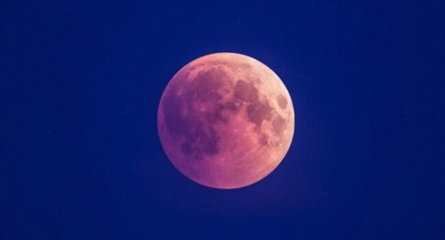 Bu həftə Yer sakinləri "Çiyələk Ay"ı müşahidə edə biləcəklər