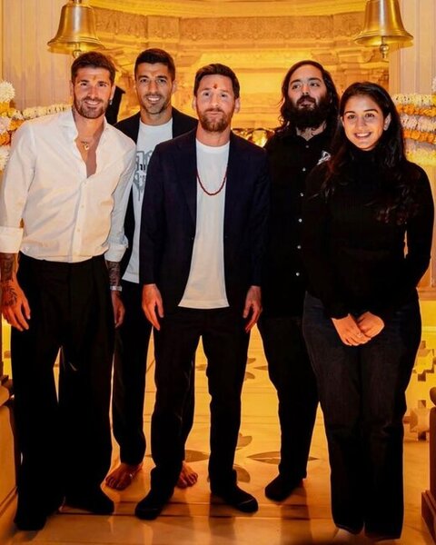 Messi Hindistanın ən varlı ailəsinin üzvləri ilə bir arada - Fotolar