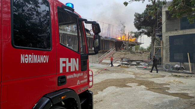 Bakıda yeni tikilən binada yanğın - Fotolar