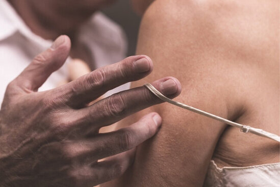 Bacısını namus üstündə öldürən qardaş: "Telefon işlətməsinə icazə vermirdik"