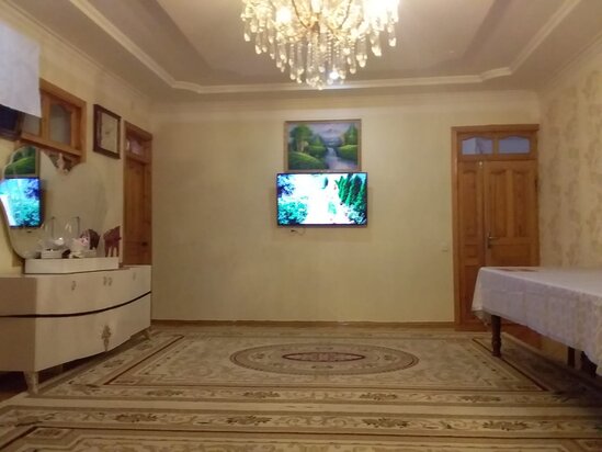 Müşfiqabad qəsəbəsində postun yaxınlığında 2 mərtəbəli həyət evi satılır!