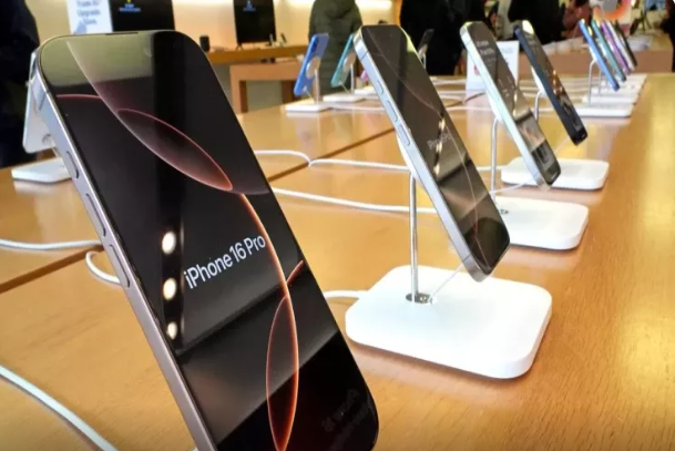 iPhone heç vaxt yenilənməzsə, nə baş verər? İstifadəçilərə risklər barədə XƏBƏRDARLIQ