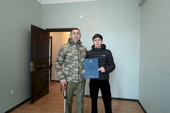 Əsirlikdən qayıdan Bayrama da ev verildi - Fotolar