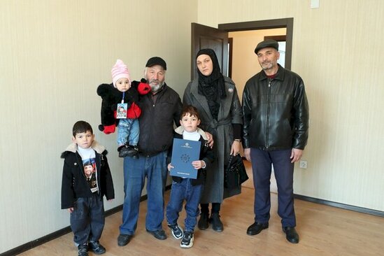 Əsirlikdən qayıdan Bayrama da ev verildi - Fotolar