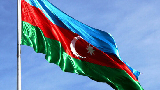İzmirin mərkəzində Azərbaycan bayrağı dalğalanır - FOTO