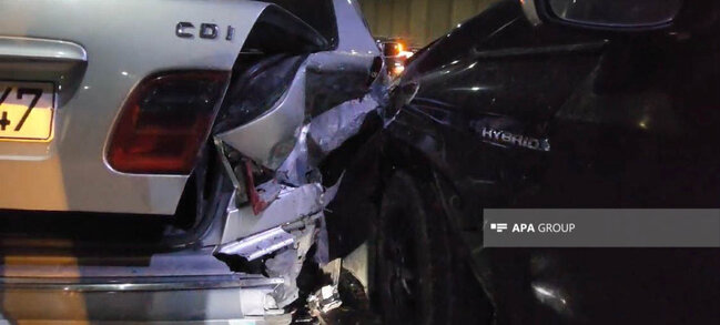 Bakıda iki maşın toqquşub, xəsarət alan var - FOTO