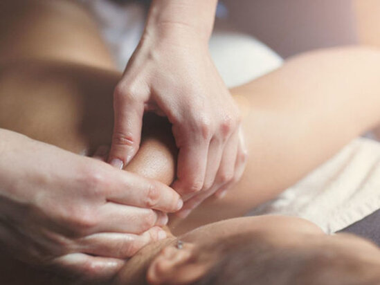 Azərbaycanda masajist Səhiyyə Nazirliyini məhkəməyə verdi