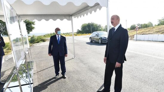 Prezident avtomobil yolunun yeni layihəsi ilə tanış oldu - FOTO