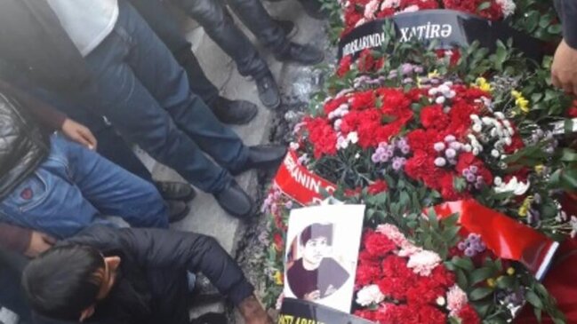 Azərbaycanda amansızlıqla öldürülən 17 yaşlı oğlan belə dəfn edildi – FOTO